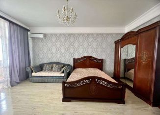 Сдается в аренду 1-комнатная квартира, 50 м2, Дагестан, улица Хизроева, 3