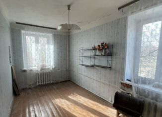 Продаю двухкомнатную квартиру, 42 м2, Серпухов, улица Калинина, 28
