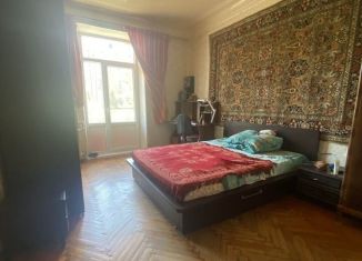 Трехкомнатная квартира на продажу, 78 м2, Астраханская область, улица Ленина, 50