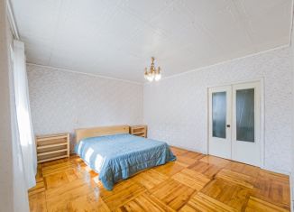 Продается 3-комнатная квартира, 72.2 м2, Екатеринбург, метро Чкаловская, улица Куйбышева, 8