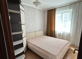 Сдается в аренду трехкомнатная квартира, 64 м2, Новокузнецк, улица Тольятти, 58