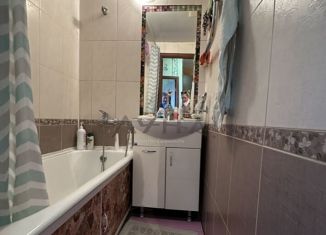 Трехкомнатная квартира на продажу, 60 м2, Татарстан, проспект Дружбы Народов, 32