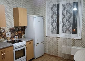 Сдам в аренду 1-комнатную квартиру, 32 м2, Челябинск, улица Братьев Кашириных, 87А