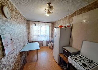 Продается 3-комнатная квартира, 56.5 м2, поселок Новоорск, улица Ленина, 7А