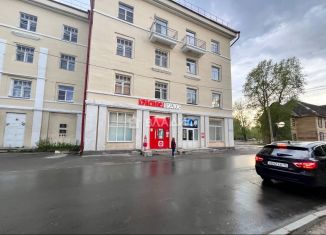 Продаю торговую площадь, 114 м2, Карелия, улица Ленина, 3