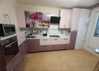 Сдаю в аренду 3-ком. квартиру, 98.5 м2, Чувашия, Университетская улица, 38к3