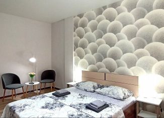 Сдам в аренду 1-ком. квартиру, 55 м2, Волгоградская область, улица 8-й Воздушной Армии, 6Б