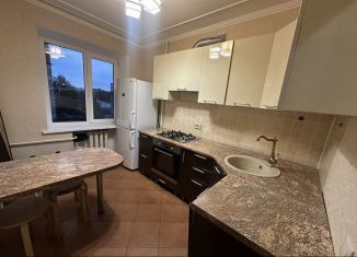 Сдам 3-комнатную квартиру, 60 м2, Майкоп, Пионерская улица, 383к2