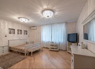 Сдача в аренду 4-комнатной квартиры, 148.5 м2, Екатеринбург, улица Хохрякова, 74