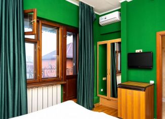 Сдается в аренду комната, 30 м2, Краснодар, улица Чкалова, 36/1