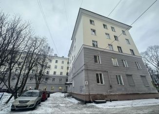 Продаю двухкомнатную квартиру, 60 м2, Мурманск, улица Нахимова, 17