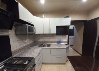 Сдаю в аренду 3-ком. квартиру, 62.8 м2, Саратов, улица имени Академика О.К. Антонова, 31