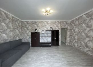 Сдается в аренду 2-комнатная квартира, 65 м2, Горячий Ключ, улица Ленина, 7