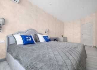 Сдам в аренду 2-ком. квартиру, 70 м2, Краснодар, Зиповская улица, 38