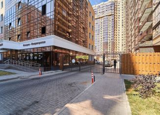 Продам 3-ком. квартиру, 100 м2, Краснодар, Гаражная улица, 87, ЖК Маршал