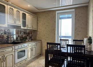 Сдам в аренду 2-ком. квартиру, 55 м2, Тюмень, улица 50 лет Октября, 57Б