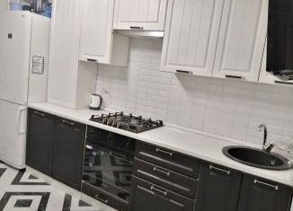 Сдаю в аренду двухкомнатную квартиру, 58.6 м2, Калуга, улица Братьев Луканиных, 9