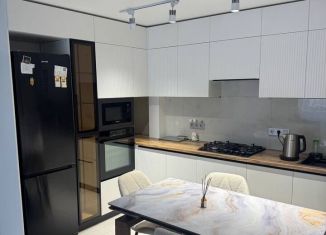 Продам 3-комнатную квартиру, 75 м2, Псковская область, улица Ижорского Батальона, 41