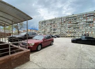 Продаю 2-ком. квартиру, 77 м2, Махачкала, улица Нигматулы Магомедова, 83Б