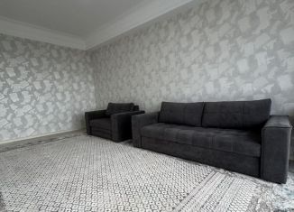 Сдам в аренду 2-ком. квартиру, 72 м2, Махачкала, улица Керимова, 15Б/8