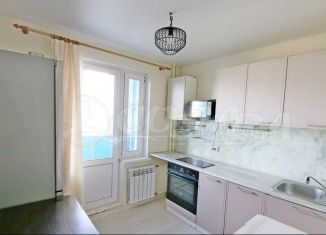 Продам 1-ком. квартиру, 33 м2, Тюмень, Ленинский округ, Беловежская улица, 17