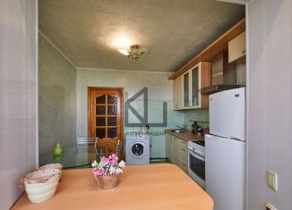 Продаю 2-ком. квартиру, 76 м2, Челябинск, улица Гагарина, 38