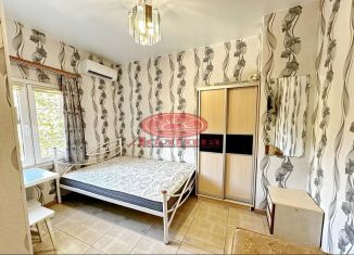 Продаю однокомнатную квартиру, 16 м2, Алушта, улица Урицкого, 6