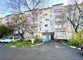 Продаю 3-комнатную квартиру, 70 м2, Лабинск, улица Демьяна Бедного, 107