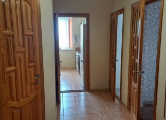 Сдача в аренду 2-ком. квартиры, 60 м2, Армавир, улица Поветкина, 30