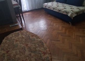 Сдаю в аренду 2-ком. квартиру, 44 м2, Петергоф, улица Жарновецкого, 8