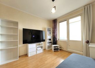 Продам 3-комнатную квартиру, 53 м2, Москва, улица Плещеева, 11В