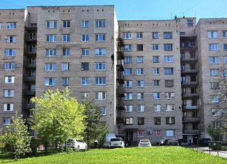 Продам 4-ком. квартиру, 199 м2, Колпино, бульвар Трудящихся, 33к3