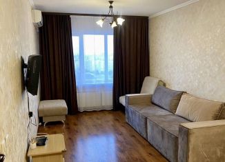 1-комнатная квартира в аренду, 40 м2, Краснодар, улица имени Калинина, 13к63, микрорайон Юбилейный