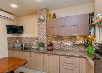 Продается двухкомнатная квартира, 64 м2, Тюмень, улица Ветеранов Труда, 9А, ЖК На Ватутина