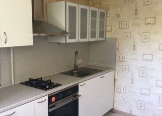 Сдаю в аренду 2-комнатную квартиру, 50 м2, Чебоксары, улица Гузовского, 36