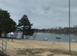 Продам трехкомнатную квартиру, 57 м2, посёлок Сурок, улица Дружбы, 3