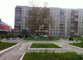 Продам 4-комнатную квартиру, 94.6 м2, Первоуральск, улица Строителей, 1