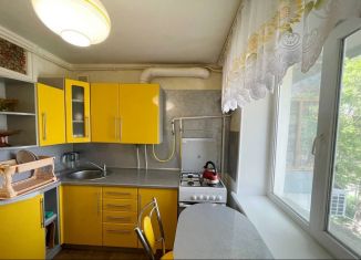 Продается 3-ком. квартира, 57 м2, Керчь, улица Островского, 115