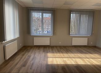 Сдам в аренду офис, 32 м2, Калининград, улица Александра Невского, 36Б