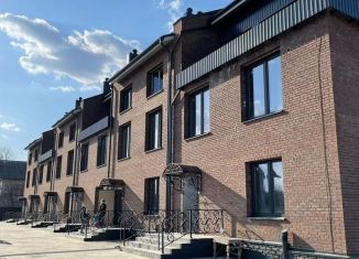 Продается дом, 260 м2, посёлок городского типа Медведево, улица Чавайна, 9