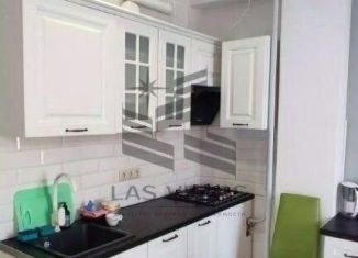 Сдаю 2-ком. квартиру, 47 м2, Сочи, улица Гагарина, 55В, микрорайон Гагарина