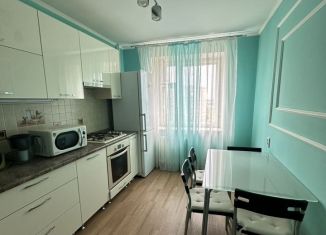 Сдается двухкомнатная квартира, 70 м2, Йошкар-Ола, улица Машиностроителей, 61, микрорайон Машиностроитель