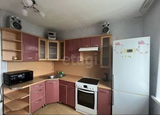 Сдается трехкомнатная квартира, 61 м2, Тобольск, 10-й микрорайон, 3А