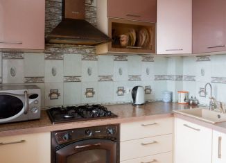 Продам 3-комнатную квартиру, 69 м2, Нижний Новгород, Верхняя улица, 19, метро Горьковская