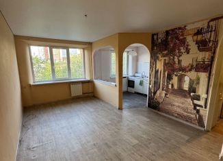 Продаю 1-ком. квартиру, 30 м2, Челябинск, Советский район, улица Воровского, 13А