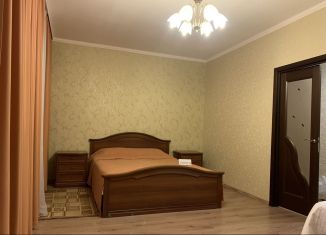 Сдается 2-комнатная квартира, 72 м2, Тюмень, улица Муравленко, 19