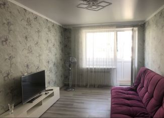 Аренда двухкомнатной квартиры, 50 м2, Евпатория, улица Крупской, 60