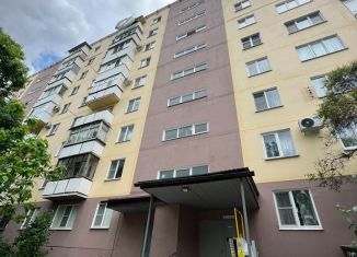 Продам трехкомнатную квартиру, 82 м2, Ставрополь, улица Доваторцев, 71/1, микрорайон № 33