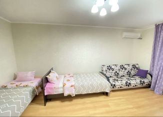 Двухкомнатная квартира в аренду, 62 м2, Калмыкия, улица Юрия Клыкова, 81Б