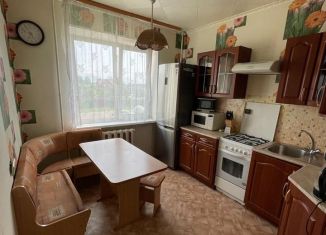 Продам 3-ком. квартиру, 65 м2, Валдай, Молодёжная улица, 7